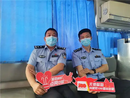 迎建党百年献一腔热血河南高速交警踊跃参加无偿献血活动