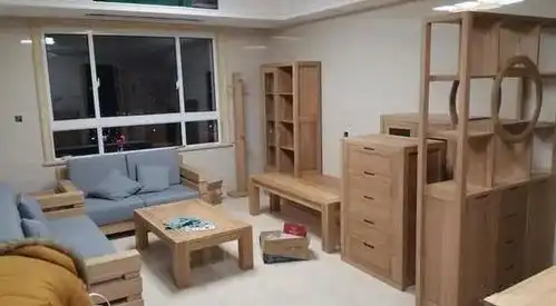 怕不环保,公公自己动手做实木家具,不仅没花工钱还能放心住了
