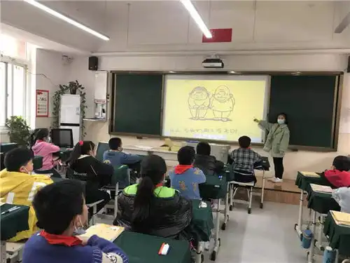 感恩母爱感恩老师管城区十八里河中心小学开展三八节主题教育活动