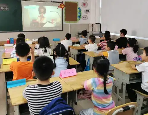 小学入学适应性课程小步走路,121一年级举行整理书包大赛