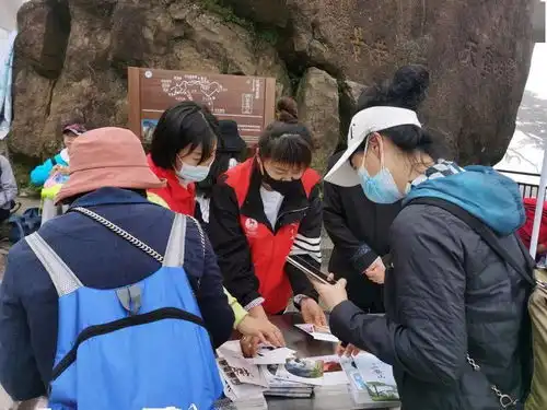 学雷锋志愿服务黑板报报