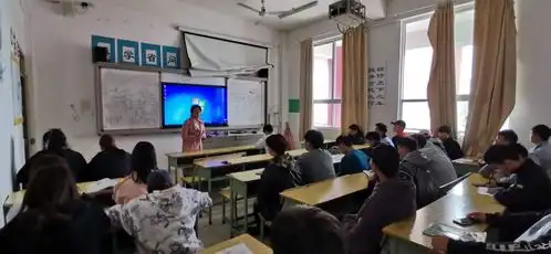 人文学院召开资助育人主题班会