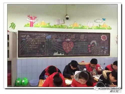 民二小学开展学会感恩黑板报评比