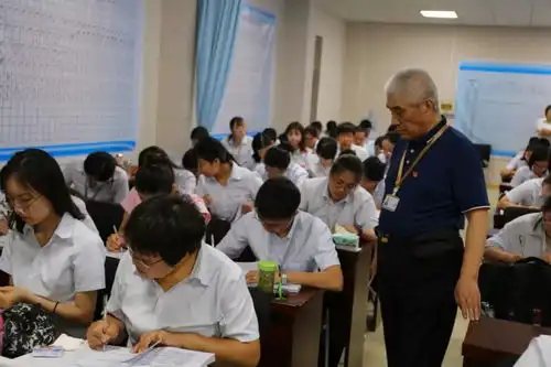 新办一所培养具有合作创新能力人才的高起点初中