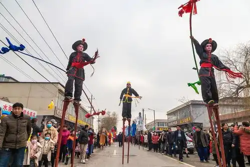 舞龙舞狮踩高跷唐王扮玩闹元宵