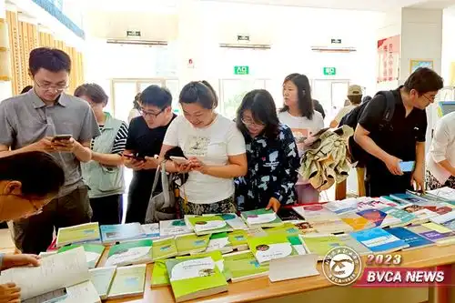图书馆联合高等教育出版社举办精品教材巡展赠书活动