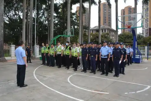 东莞石龙义警及时协助控制一持刀男子