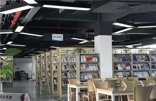 自家超市办图书馆12年,农家女被嘲神经病,她图个啥