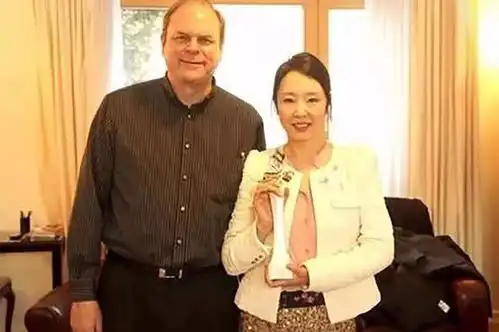 写作一定要得诺奖经历无数个人生,超会讲故事的她,觉得很可笑