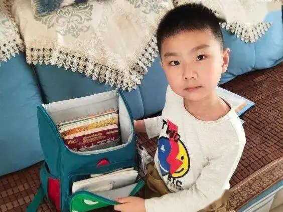 少成若天性习惯成自然东前进小学一年级学生劳动实践之整理书包