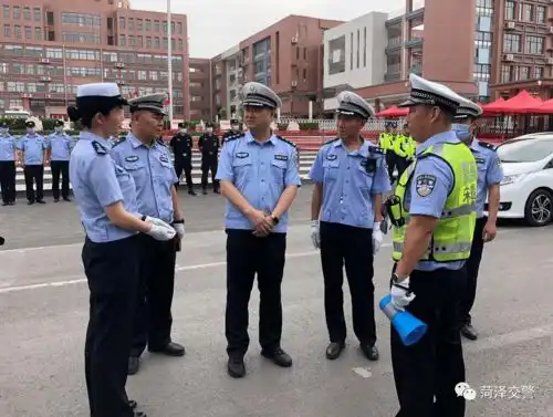 你安心赴考,我一路守护菏泽交警全力用爱护航2021高考