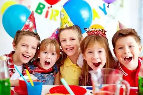 生日黑板报幼儿园可爱青
