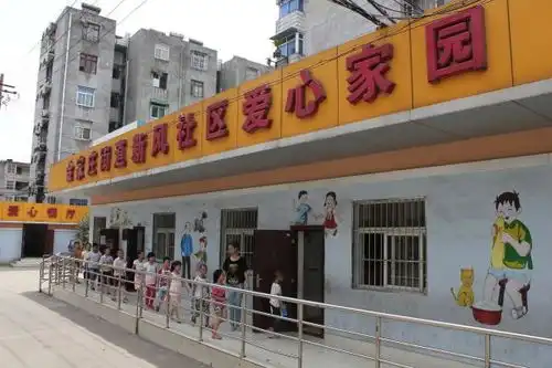 学雷锋志愿服务黑板报马