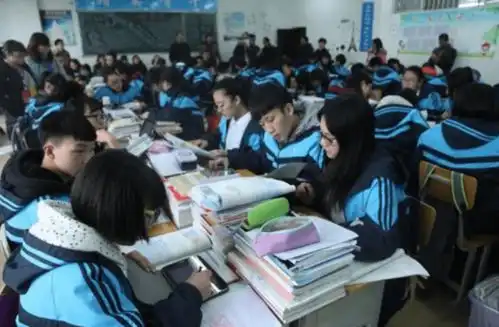 容易被孤立的3类中学生,老师表示很欣赏,发展前景也更好