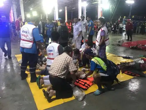 突发普吉海域两船倾覆中国游客1人溺亡数十人失踪