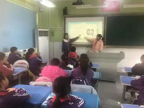 学习宪法知识,弘扬爱国精神济南市闫千户小学国家宪法日主题队活动