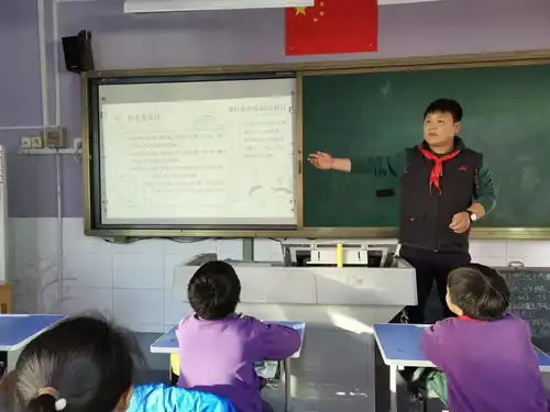 学习宪法知识,弘扬爱国精神济南市闫千户小学国家宪法日主题队活动