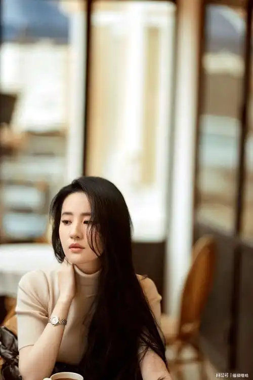 氛围感女神刘亦菲,教你七夕节主题腕表如何选择