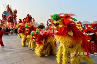 民俗里的年味舞龙舞狮踩高跷古城年味浓