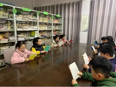 泉源小学开展书香浸润童年阅读点亮人生主题读书月系列活动