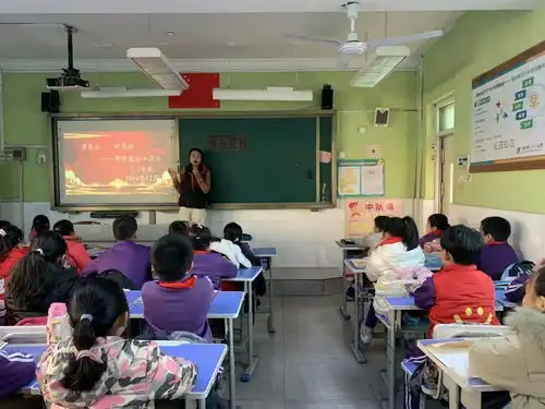 学习宪法知识,弘扬爱国精神济南市闫千户小学国家宪法日主题队活动