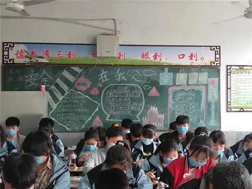 鹿邑县老君台中学开展安全教育黑板报设计评比活动