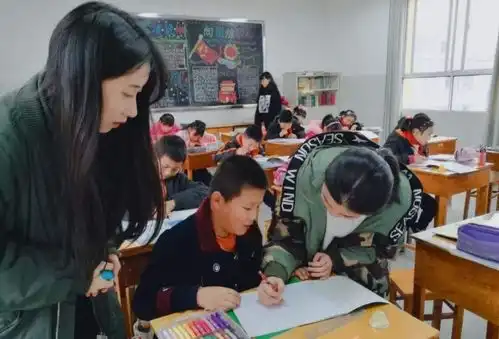 小学生上课躺地睡觉,老师视而不见,本以为斥责一片却发生反转