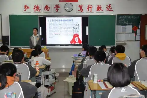 鲜花献雷锋真心献祖国弘扬雷锋精神担当时代责任