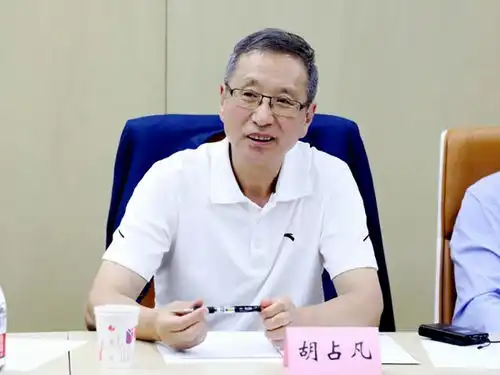 电视界职业道德建设委员会召开闪亮的坐标红色讲演人创作座谈会