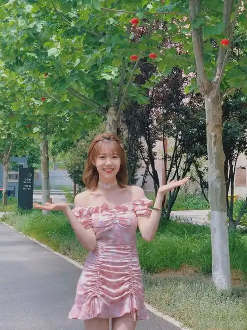 篮球美女主播吴迪晒照,充满青春气,粉嫩可爱球迷初恋的感觉