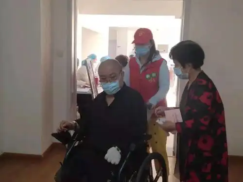 志愿行动一家亲青年志愿者助力我区疫苗接种服务工作